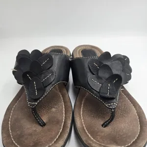 Clarks Artisan Shoes Womens 7M Latin Samba Black Leather Flower Thong Sandals thumbnail 4