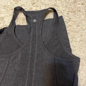 Lululemon Dark Grey Swiftly Tank Size 8 thumbnail 4