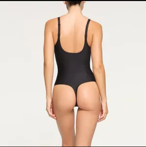 NWT Skims Body Plunge Bodysuit XS Onyx BD-THG-3326 ( SOLD OUT) thumbnail 3