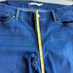Levi’s 711 Skinny Jeans with stretch thumbnail 7