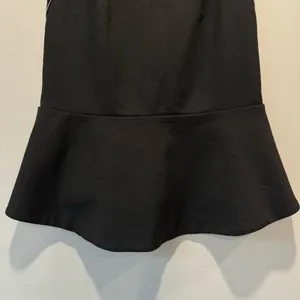 Zara Zip High Low Flounce Skirt Knee Length Contemporary Front Zip Closure Black thumbnail 9