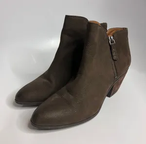 Frye Ankle Boots Womens 8.5 Brown Excellent Leather Pointed Toe Side Zip Booties thumbnail 1