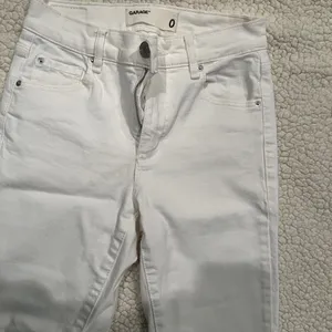 White garage jeans thumbnail 4