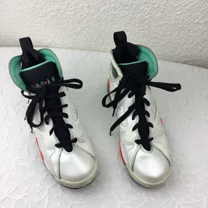 Nike Jordan Size 6 Youth Retro Basketball 705417-138 White Verde Sneakers thumbnail 7