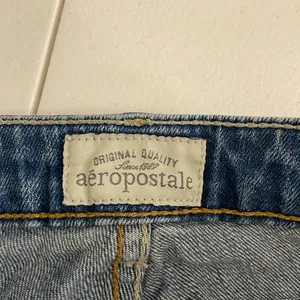 EUC Vintage Aeropostale women’s medium wash blue denim cropped pocket‎ jeans 5/6 thumbnail 5