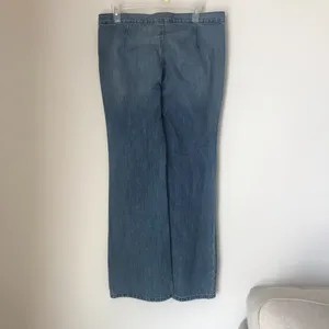 BDG Bella Low-Rise Flare Jeans thumbnail 6