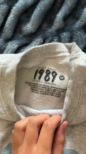 Taylor Swift 1989 Taylor’s Version Spotify Crewneck Size Medium thumbnail 3