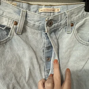 Levi's Premium Ribcage Straight Ankle Jeans Women's Sz 26‎ Light Wash Distressed thumbnail 3