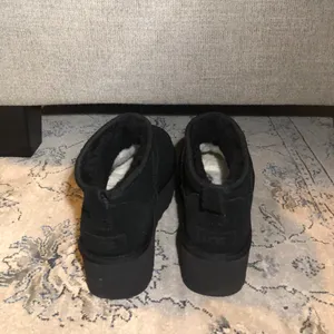 UGG Classic Mini Platform Boots In Black thumbnail 8