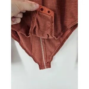 POL Bodysuit Women L YKP173 Rust Orange Floral Trim Ribbed Long Sleeve EXCELLENT thumbnail 2