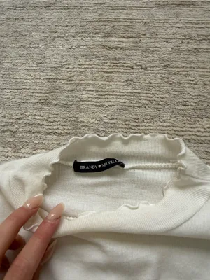 Brandy Melville White Ribbed Lettuce-Edge Long Sleeve Crop Top (One Size) thumbnail 4