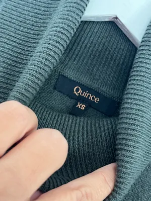 Quince 100% Cashmere Turtleneck Sweater XS Quiet Luxury Minimalist Classic thumbnail 4