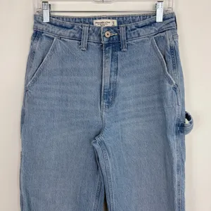 Abercrombie & Fitch The '90s Relaxed Jean High Rise Cargo Curve Love 27/4 Long thumbnail 3