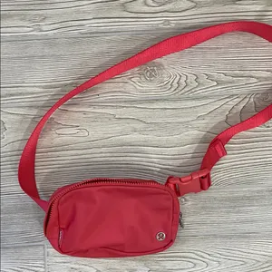 Lululemon Everywhere Belt Bag thumbnail 1