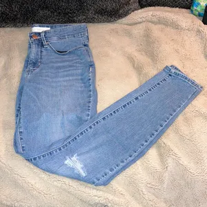 🔹 4 for $30 Levi Strauss Signature Gold Totally Shaping Skinny Jeans, Size 4 thumbnail 1