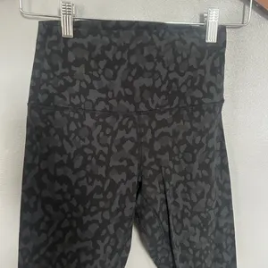 Lululemon Align High Rise Camo Leopard Print Leggings Size 4 Black Gray thumbnail 3
