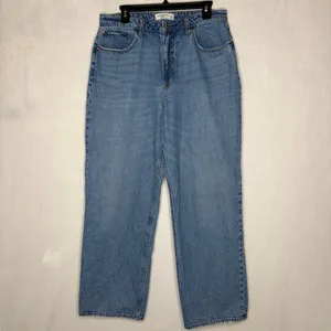 Abercrombie & Fitch Curve Love Loose Fit Jeans thumbnail 4