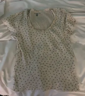 Brandy Melville Flower Top thumbnail 1