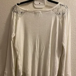 ✨ Delia’s long sleeve top✨ White Size XL thumbnail 4