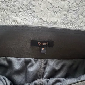 Quince Athleisure Womens Skort Size M Gray Performance Tech Athletic Zip Pockets thumbnail 3
