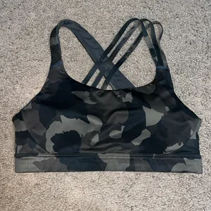 Athleta Run Free Asymmetrical Strappy‎ Sports Bra Deep Leaf Camo Medium thumbnail 3