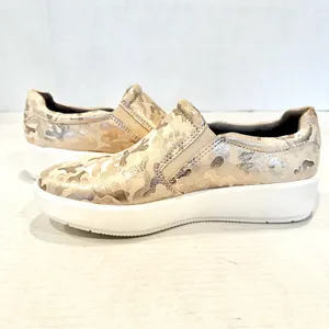 Clarks Layton Step Leather Slip On Sneaker Loafers Women's 8.5 Gold Camo Print‎ thumbnail 5