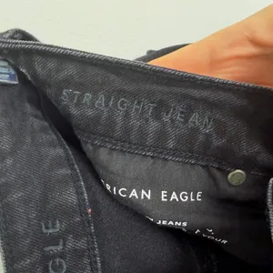 American Eagle Mom Straight Jean Washed Black Denim High Rise Size 2 Regular thumbnail 9