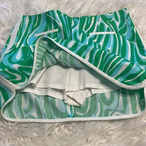 Lilly Pulitzer Skorts size 6 excellent condition thumbnail 3