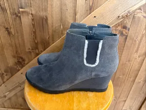Koolaburra Women’s Size 10 Gray Suede Wedge Ankle Boots thumbnail 3
