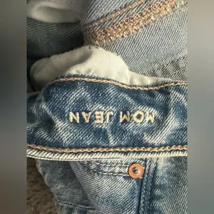American Eagle strigid mom jeans size 4 regular thumbnail 4