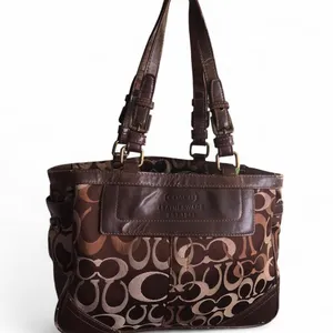 Coach 2000s Y2K Signature Optic Brown Gallery Leather Tote Shoulder Hand Bag Purse Brass Hardware #Preppy #Academia #Old Money #Vintage #Whimsygoth Some wear as pictured Approx 12” Wide x 9” Tall x 4.5” deep thumbnail 4