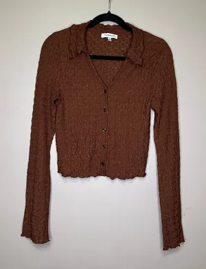 Francesca’s brown textured top in M thumbnail 1