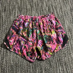 Lululemon Hotty Hot Low Rise Short 4" Hyper Flow Pink Multi Black Size 4 thumbnail 2
