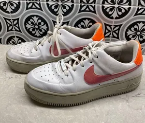 NIKE AIR FORCE 1 9.5 SAGE LOW Women's Athletic Sneakers White Pink Orange thumbnail 1