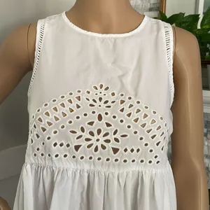 Xhilaration Embroidered laserCutout Sleeveless Top Sz XS thumbnail 2