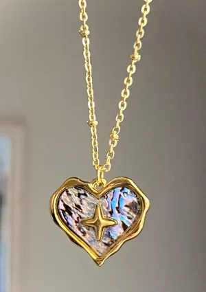 Handmade gold tone stainless steel heart sparkle shell necklace🐚⭐️🌀 thumbnail 1
