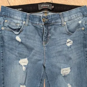 Torrid Bombshell Skinny‎ Jeans Plus 14 14R Ripped Distressed Stretch Denim Pants thumbnail 2
