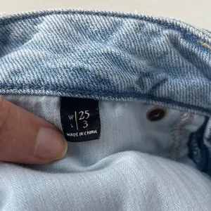 Abercrombie & Fitch Distressed Denim Womens Shorts 25 Festival Y2K Indie Sleaze thumbnail 11