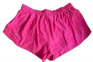 LULULEMON Hotty Hot Low-Rise Lined Short 2.5" Lip Gloss size 12 Run Gym Yoga thumbnail 2