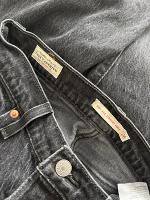 Levi’s Ribcage Straight Ankle Jeans thumbnail 4