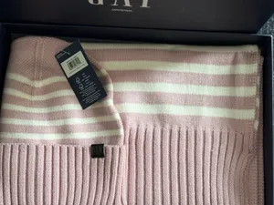 Gap Women’s Hat and Scarf Set thumbnail 3