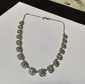 Women’s Pretty Signed Avon Rhinestone Silver Tone Flower Necklace thumbnail 8