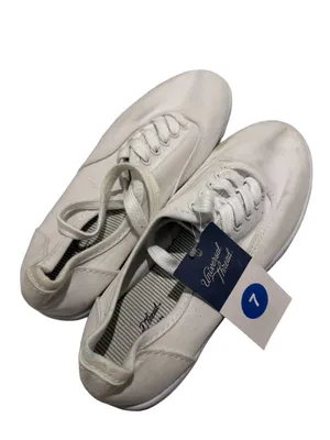 Universal Threads Women’s White Canvas Low-Profile Sneakers thumbnail 2