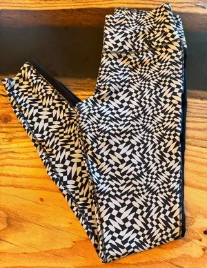 Nike Dri-FIT Pattern Leggings Medium thumbnail 1