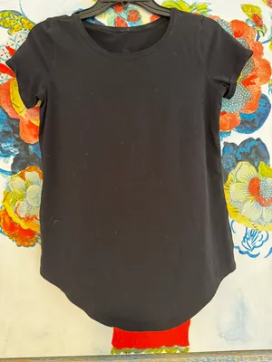Lululemon Black Tee thumbnail 1