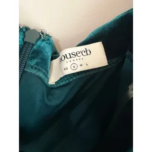 House of CB Abigail Emerald Velvet Mini Dress Womens S Teal Green Cutout Front thumbnail 10