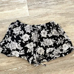 Brandy Melville black and white floral short shorts thumbnail 2