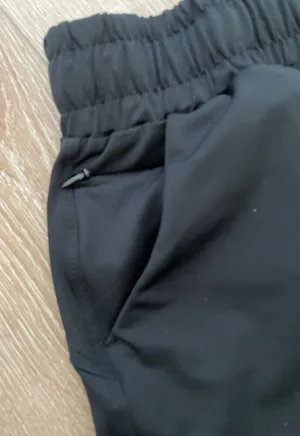 Women Shorts Size M thumbnail 2