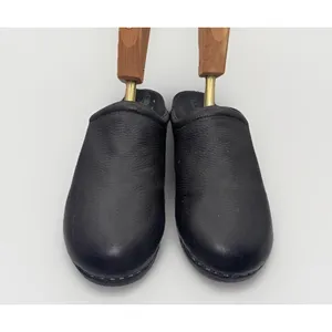 LL Bean Womens Black Leather Clogs Mules Slip On Shoes Sz 9 Comfort Granola Girl thumbnail 2
