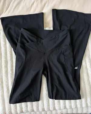 Fabletics black flare cross over waist Leggings thumbnail 1